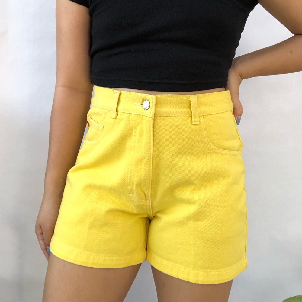 Esprit Bright High-Waisted Shorts